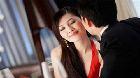 Đang hú hí cùng nhân tình, chồng mất vía khi nghe thấy tiếng nói phía sau di ảnh vợ - 1