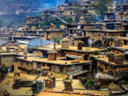 Xem ăn chơi - Ngôi làng kỳ lạ với hơn 800 ngôi nhà thông liền nhau