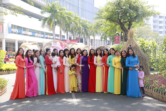 Người người nô nức check-in ‘đón Tết sớm’ ở Hội hoa xuân Phú Mỹ Hưng 2019 - 1
