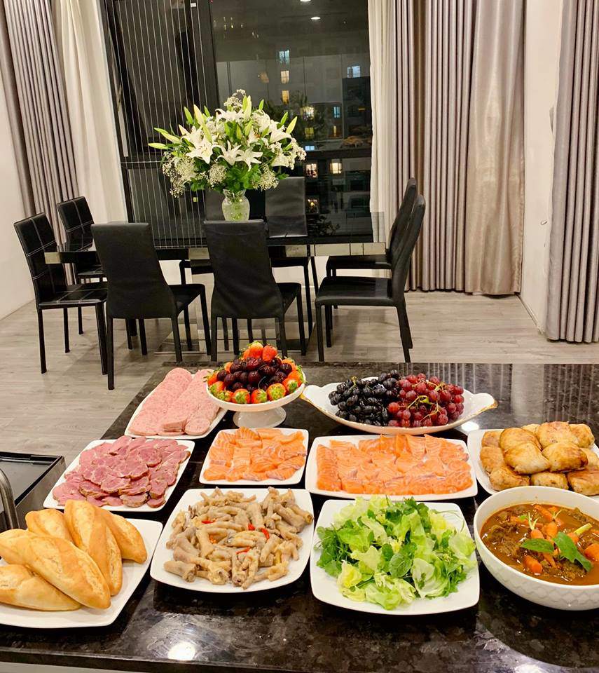 Cùng lấy chồng đại gia nhưng bữa cơm ngày Tết của Tăng Thanh Hà và Tú Anh cực khác biệt - 7