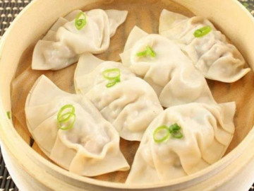 Chán mâm cao cỗ đầy, nàng dâu đảm làm sủi cảo thắp hương hóa vàng