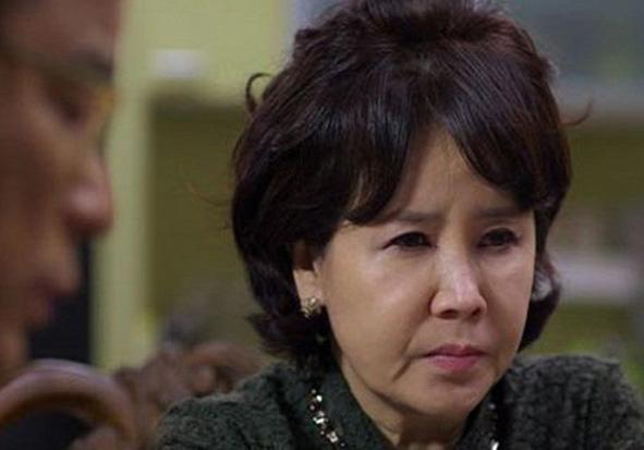 Vợ chồng náo loạn vì mẹ chồng thứ 2 xuất hiện sau 25 năm bặt tăm - Ảnh 1. Vợ chồng náo loạn vì mẹ chồng thứ 2 xuất hiện sau 25 năm bặt tăm - Ảnh 1.