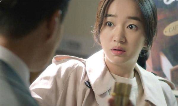 lang nguoi phat hien chiec phong bi duoi goi qua chong den tham ban than om - 3