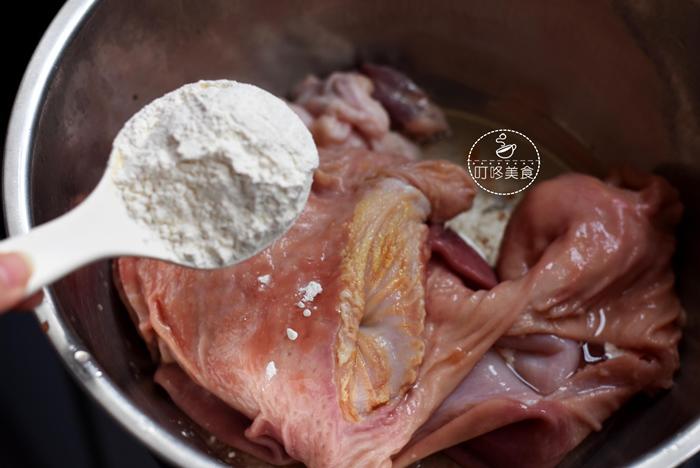 Rửa dạ dày heo đừng chỉ dùng mỗi dấm, thêm thứ này, dạ dày vừa trắng giòn lại thơm - 3