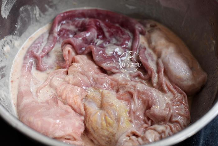 Rửa dạ dày heo đừng chỉ dùng mỗi dấm, thêm thứ này, dạ dày vừa trắng giòn lại thơm - 4