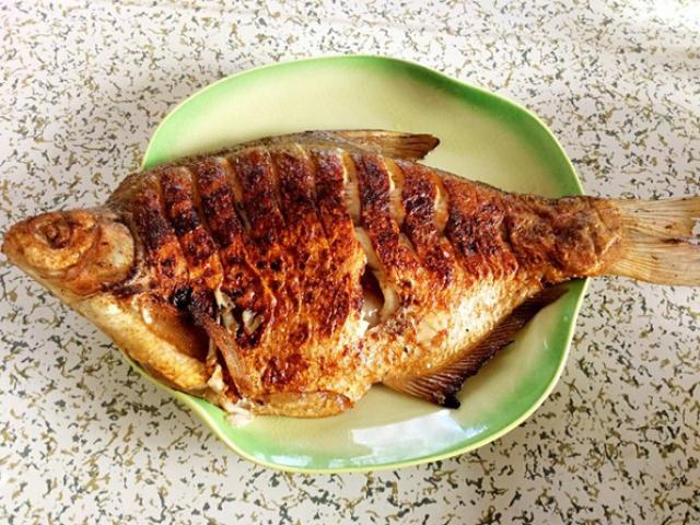 Rán cá đừng cho ngay vào chảo, cần làm 2 điều này cá luôn vàng giòn, không vỡ da