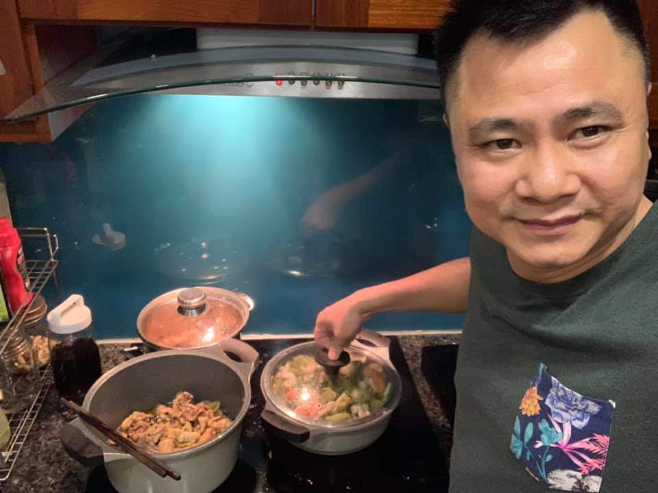 Lên chầu oai nghiêm, không ngờ ngoài đời, Táo Giao thông Tự Long rất khéo nấu ăn chiều vợ hai - 3