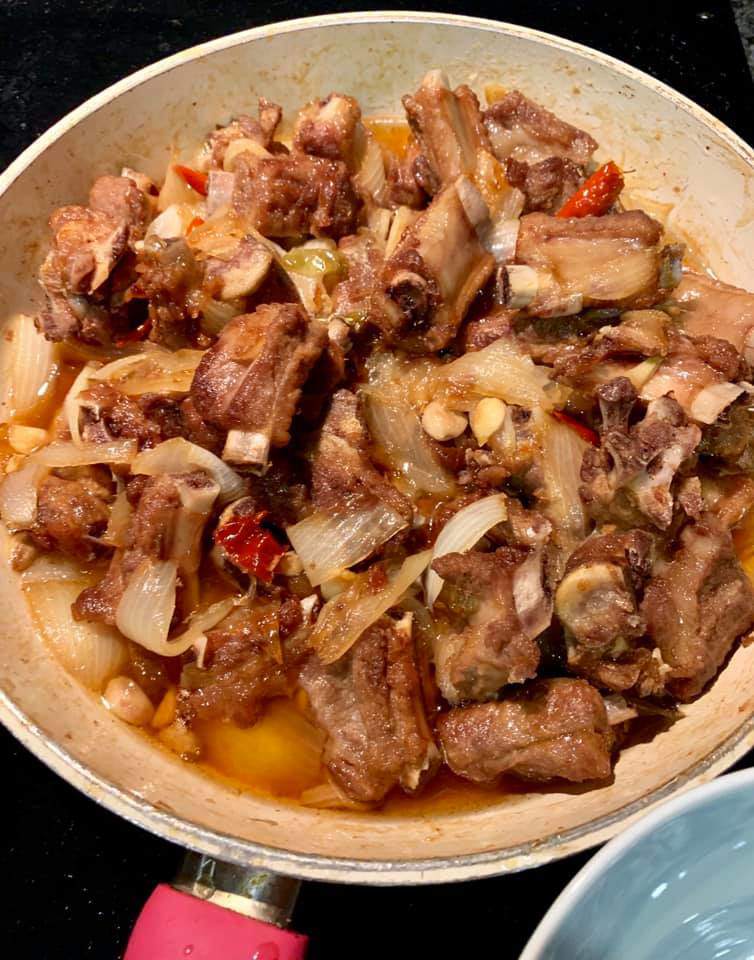Lên chầu oai nghiêm, không ngờ ngoài đời, Táo Giao thông Tự Long rất khéo nấu ăn chiều vợ hai - 8