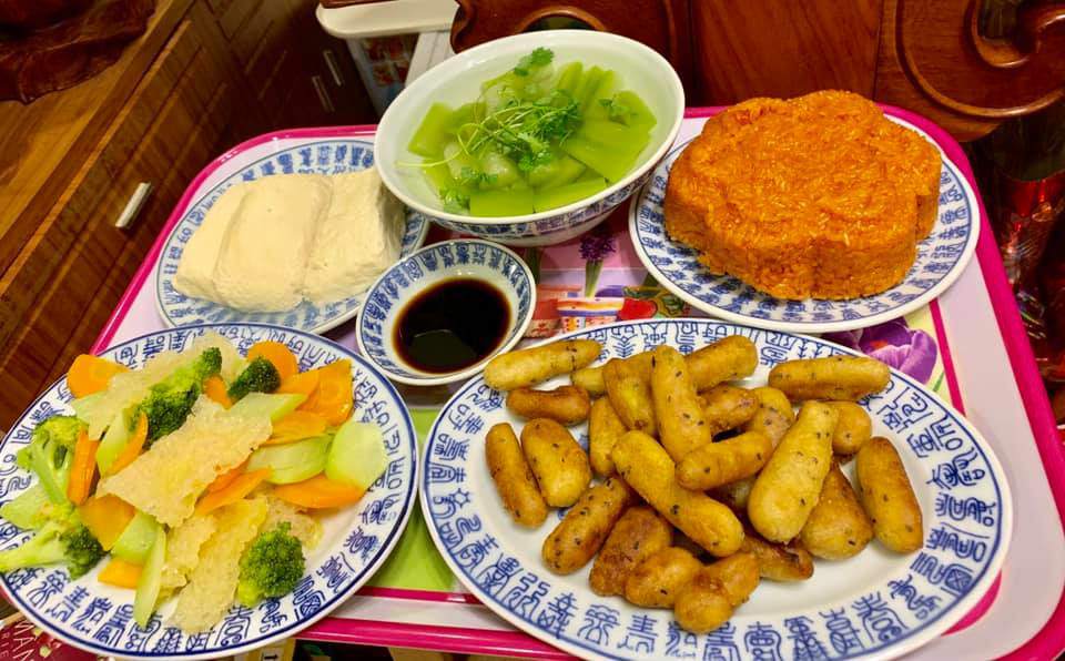Lên chầu oai nghiêm, không ngờ ngoài đời, Táo Giao thông Tự Long rất khéo nấu ăn chiều vợ hai - 13
