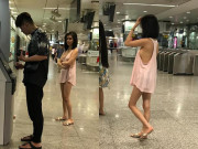 Tin tức - Đi rút tiền không mặc nội y, chỉ 'hững hờ' lớp áo mỏng, cô gái nổi như cồn trên MXH