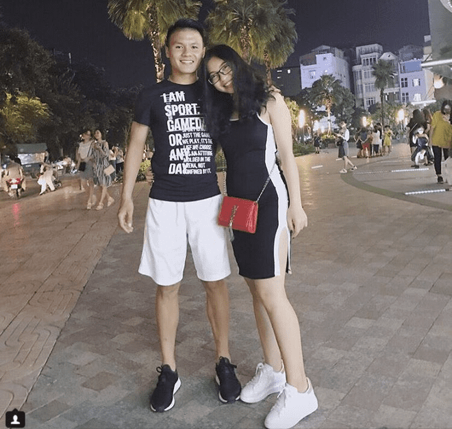 Muốn đánh dấu amp;#34;chủ quyềnamp;#34; dịp Valentine, học ngay phong cách diện đồ đôi của 3 cặp đôi vàng showbiz - 15