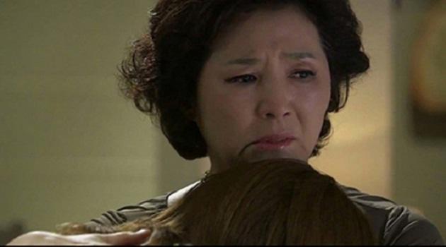 khinh con dau ngheo, ngay nhap vien me chong lang le khoc khi thay to giay la trong vi - 2