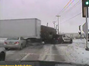 Clip Eva - Container thắng trượt, đâm thẳng vào xe cảnh sát, gây tai nạn kinh hoàng