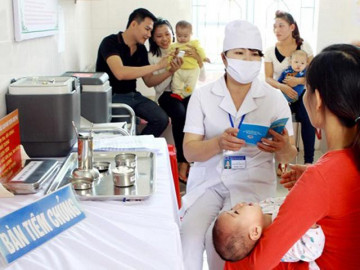 Tránh sai lầm khi chăm sóc trẻ sau tiêm chủng