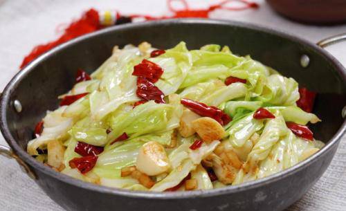 xao bap cai, them mot muong nay vao, rau gion ngon nhu nha hang ai cung kinh ngac - 3