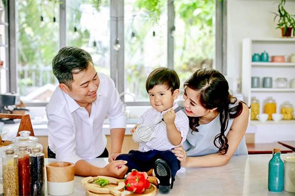 song kin tieng voi chong doanh nhan, a hau kieu khanh lai khong he giau chuyen 2 lan bau bi - 8