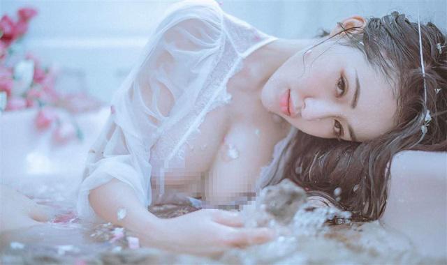 Dung nhan 3 cô gái tự xưng amp;#34;thánh nữamp;#34;: Người khoe thân tai tiếng, kẻ amp;#34;gột bùnamp;#34; lên hương - 8