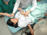 Bà bầu - 45 tuổi vẫn bị mẹ chồng bắt đẻ thêm con, em bé sinh ra khiến cả nhà hối hận