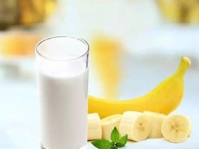 Không nên uống sữa, ăn chuối, uống trà… khi bụng đói? Sự thật đằng sau khiến nhiều người ngỡ ngàng