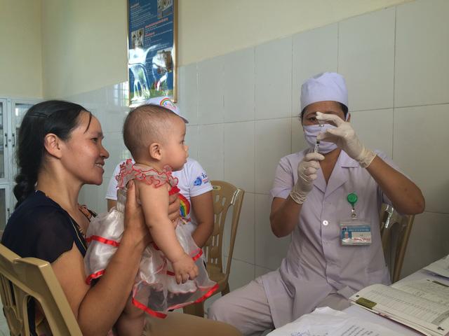Dịch sởi diễn biến phức tạp, mẹ cần làm ngay những điều này để bảo vệ con khỏi mắc bệnh - 2