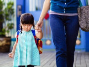 Sức khỏe - Bé gái 3 tuổi thường xuyên cọ "vùng kín" vào cạnh bàn, đi khám mẹ “chết ngất” vì kết quả