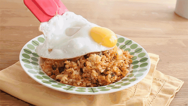 Khi làm cơm rang trứng, chỉ cần thêm 1 nguyên liệu này độ ngon tăng gấp đôi
