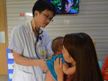 Nhiều trẻ chưa đến tuổi tiêm chủng đã mắc sởi, chuyên gia chỉ cách phòng bệnh từ trong bụng mẹ