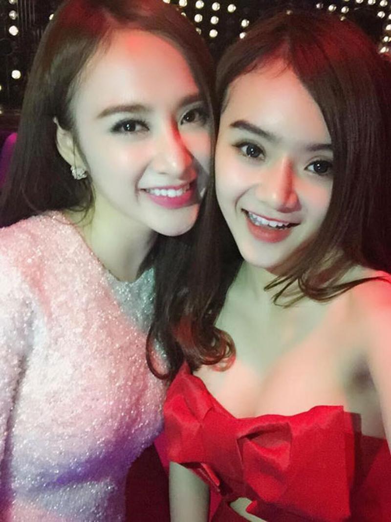 Phương Trang – em gái Angela Phương Trinh sở hữu khuôn mặt xinh đẹp, body nóng bỏng không kém chị gái.
