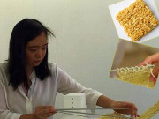 Bếp Eva - Cô gái rảnh nhất MXH, mang mì tôm ra đan "chiếc khăn gió ấm" tặng bạn trai