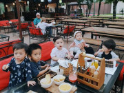 Làm mẹ - Hội bố mẹ bỉm sữa toàn hotboy hotgirl hội ngộ, dân mạng lập tức soi kĩ điểm đặc biệt