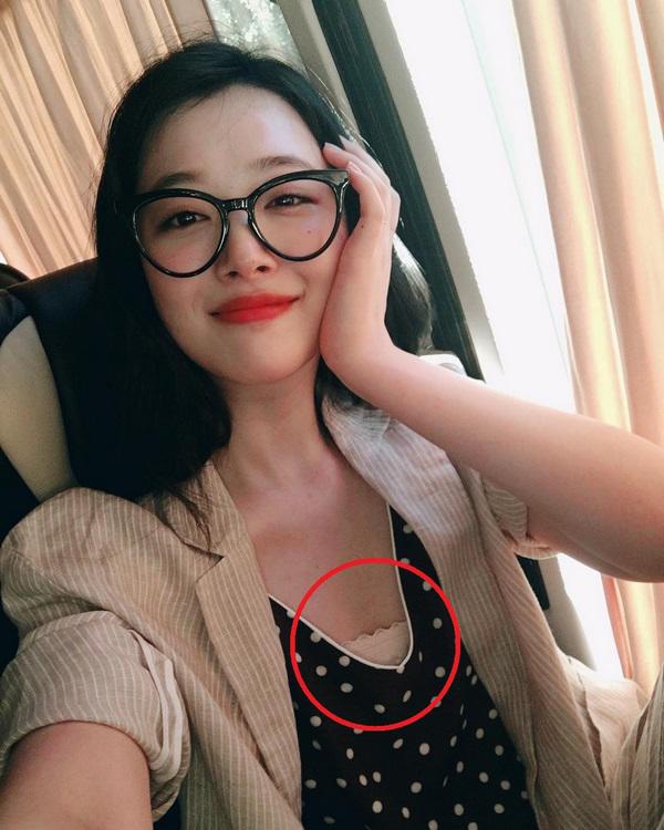 Hết khoe hình amp;#34;giường chiếuamp;#34; rồi thả rông vòng 1, danh xưng amp;#34;gái hưamp;#34; thuộc về mỹ nhân này - 10