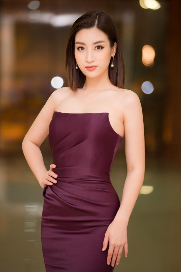 Đỗ Mỹ Linh biến hình từ thùy mị sang bốc lửa chỉ bằng 1 đôi hoa tai, 1 kiểu tóc - 6
