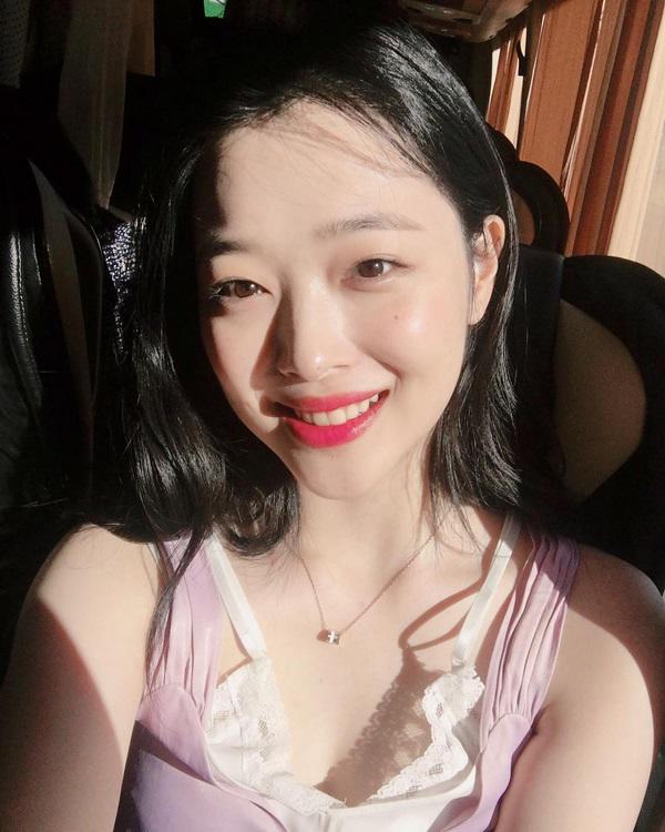 Hết khoe hình amp;#34;giường chiếuamp;#34; rồi thả rông vòng 1, danh xưng amp;#34;gái hưamp;#34; thuộc về mỹ nhân này - 9