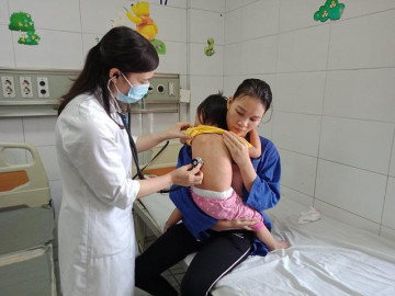 Bác sĩ Nhi chỉ rõ dấu hiệu nhận biết và cách chăm sóc trẻ bị sởi