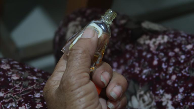 Xót xa cảnh người mẹ co ro ôm hũ hài cốt của con trai vào phòng bệnh để chạy thận - 2