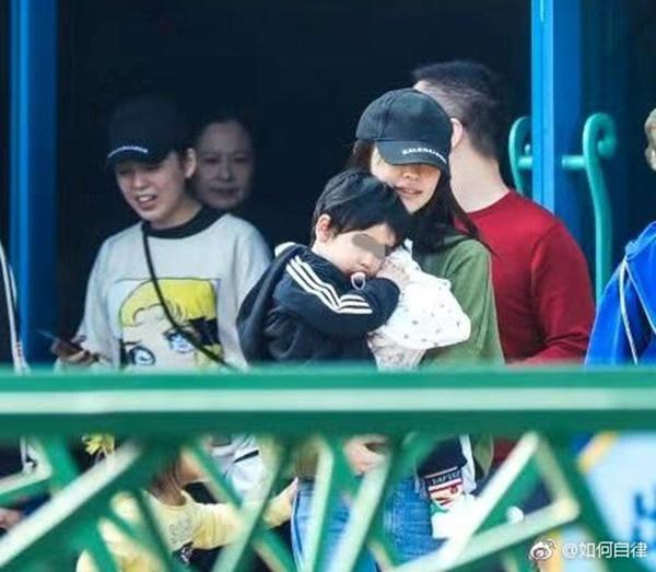 Angelababy và Huỳnh Hiểu Minh dính tin ly hôn nhưng con trai của cả hai mới thực sự gây sốt - 6