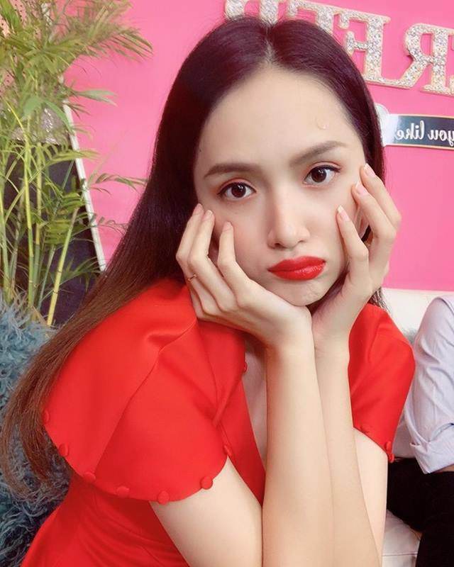 Muốn quyền lực, sang chảnh như Hương Giang, cứ chọn đúng gam màu này là tỏa sáng - 2