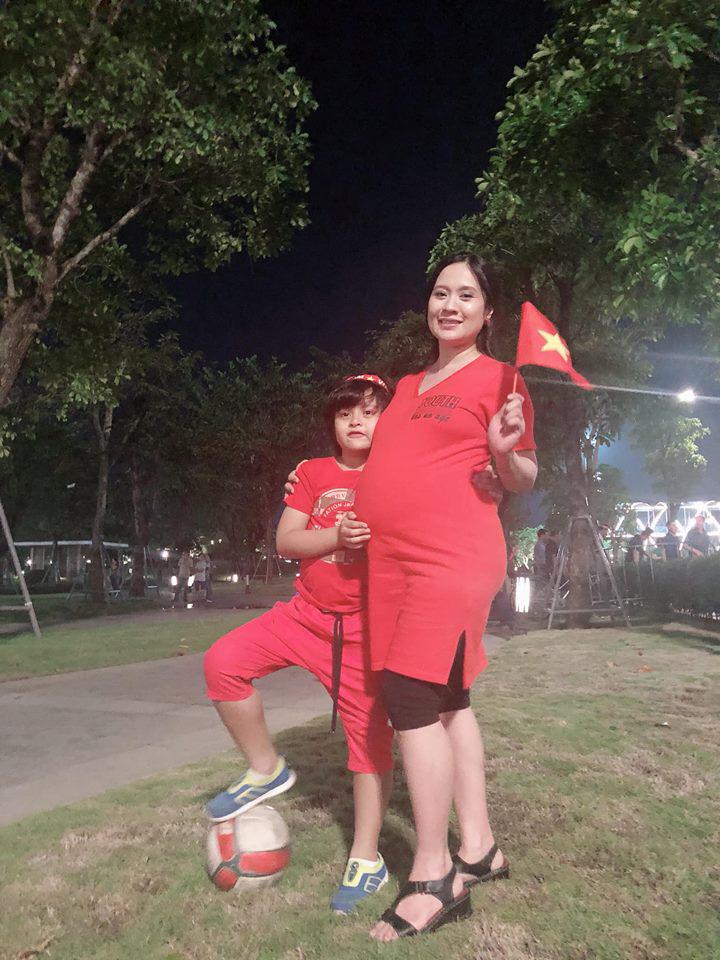 "giua em va con, me thuong ai hon?", thanh thuy noi mot cau khien me bim sua xin share bai - 3