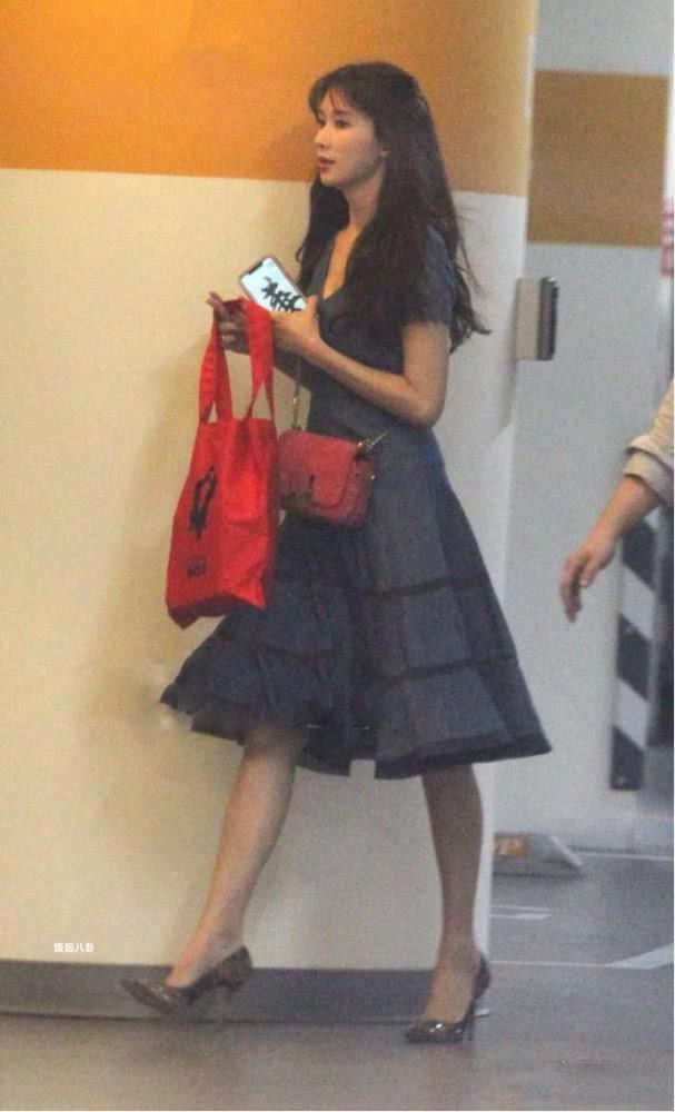 Đi họp lớp, amp;#34;chân dài số 1 xứ Đàiamp;#34; Lâm Chí Linh trông như amp;#34;con gáiamp;#34; của bạn học - 3