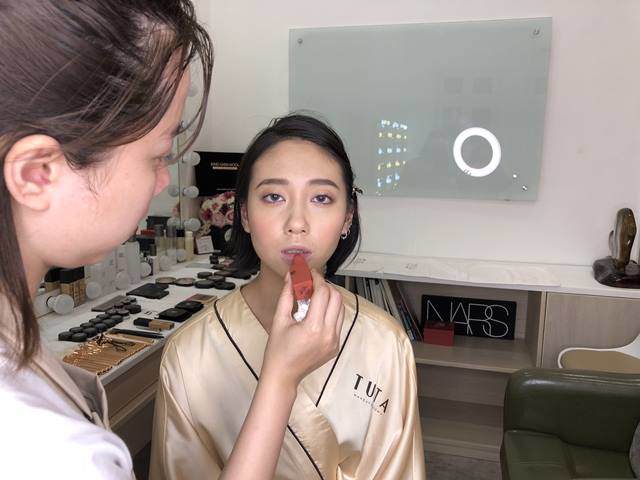 Giấu nhẹm gò má cao amp;#34;khó ưaamp;#34; bằng cách cực kì đơn giản, nàng nào vụng lắm cũng làm được - 12