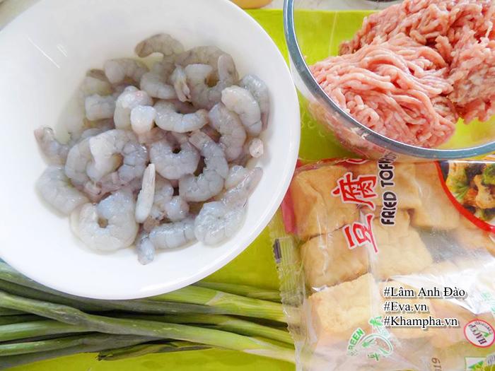 khong sot dau nhoi thit voi ca chua, dem sot voi thu nay huong vi khac biet han - 1