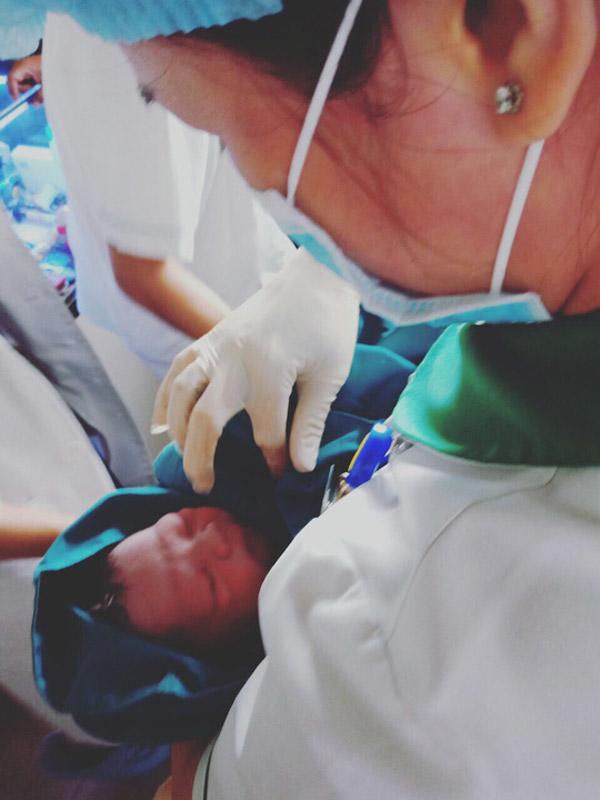 Về quê sinh con, mẹ Nghệ An bất ngờ đẻ luôn trong... nhà vệ sinh Bến xe Miền Đông - 2