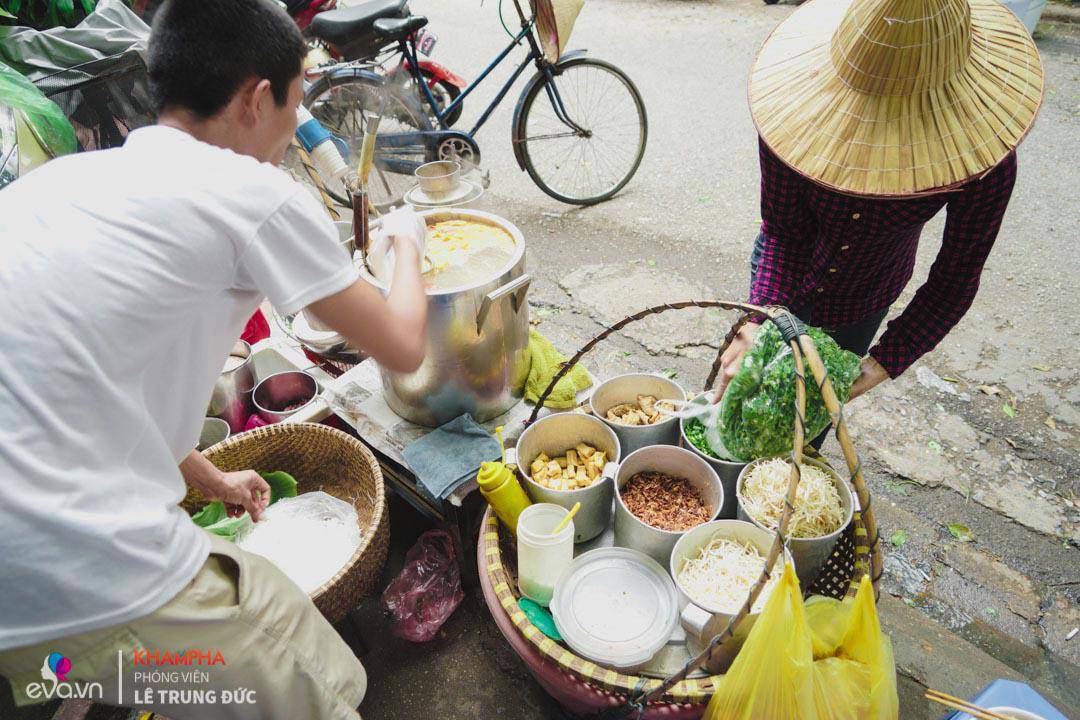 7 quán bún đầy ắp riêu vừa ngon vừa rẻ khỏi chê ở Hà Nội - 4