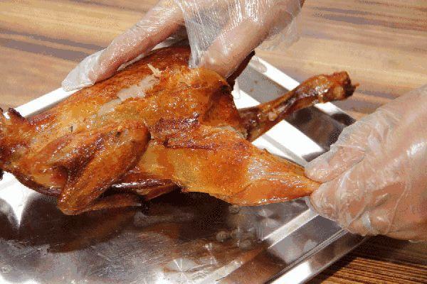 Cho cả con gà vào nồi cơm điện, rồi amp;#34;ngồi chơi xơi nướcamp;#34; đợi sẽ được món nướng tuyệt ngon - 5