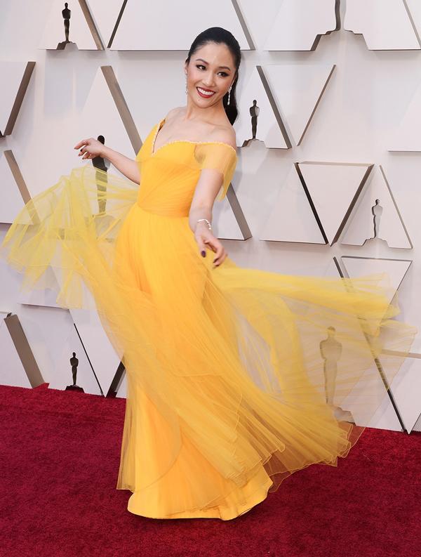 Mỹ nhân amp;#34;Con nhà siêu giàu châu Áamp;#34; tung váy tuyệt đẹp trên thảm đỏ Oscar - 2