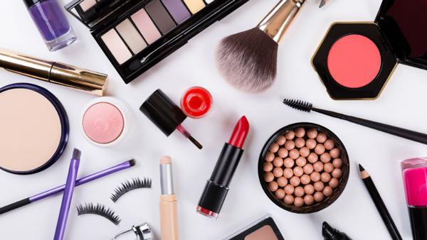 Người đẹp tai tiếng, khoe ảnh không mặc nội y với nghìn người nhưng chết tức tưởi vì làm đẹp - 5