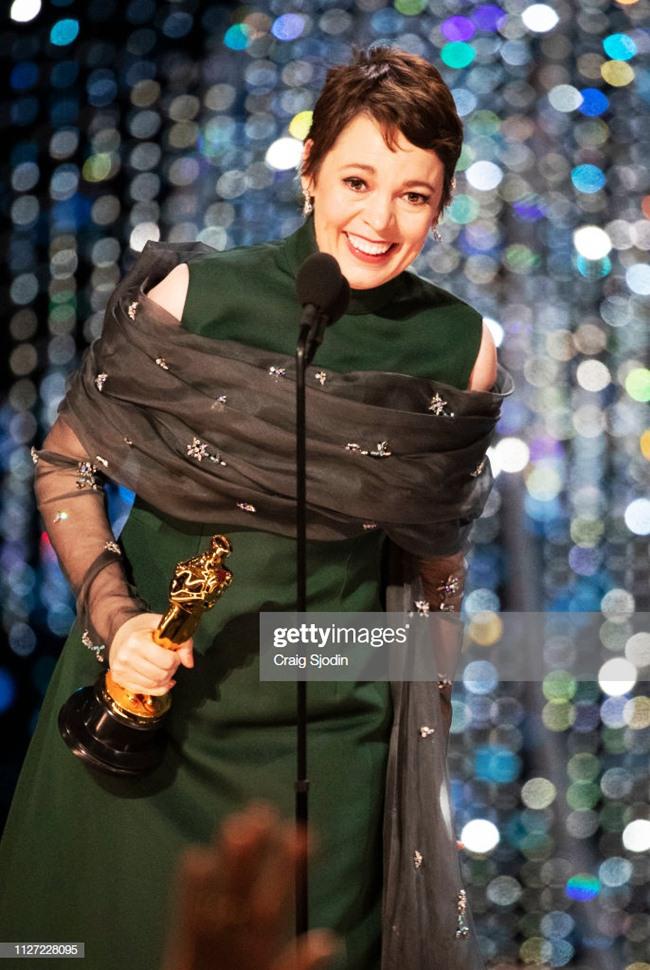 Oscar 2019: Không tin nổi mình đoạt giải, nữ diễn viên bật khóc cảm ơn... đối thủ - 2