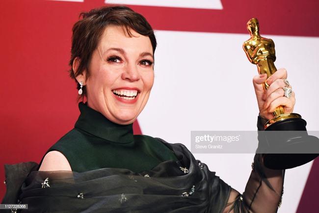 Oscar 2019: Không tin nổi mình đoạt giải, nữ diễn viên bật khóc cảm ơn... đối thủ - 1
