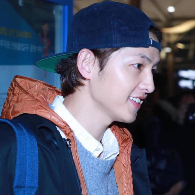 Sau Song Hye Kyo, đến lượt Song Joong Ki lộ diện và có phản ứng như này - 3