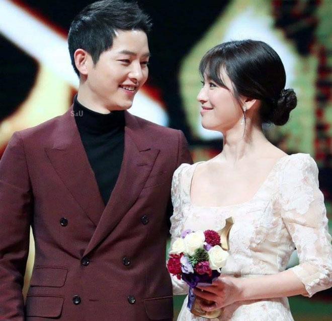 Sau Song Hye Kyo, đến lượt Song Joong Ki lộ diện và có phản ứng như này - 7